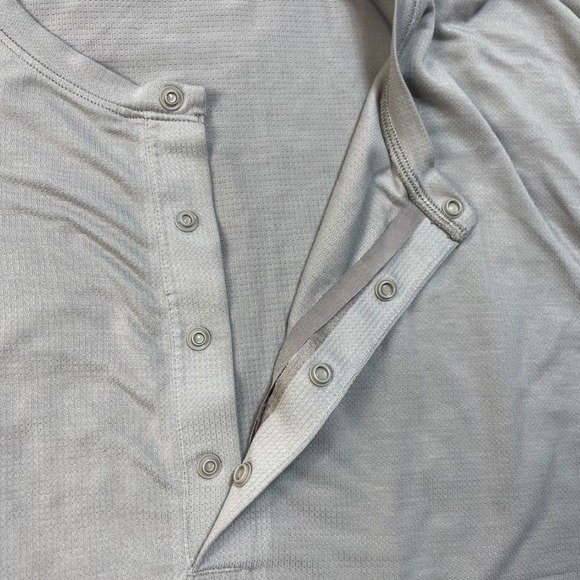 Lululemon Metal Vent Tech Henley Long Sleeve Button Snap Shirt Gray Men's Large - Picture 4 of 7
